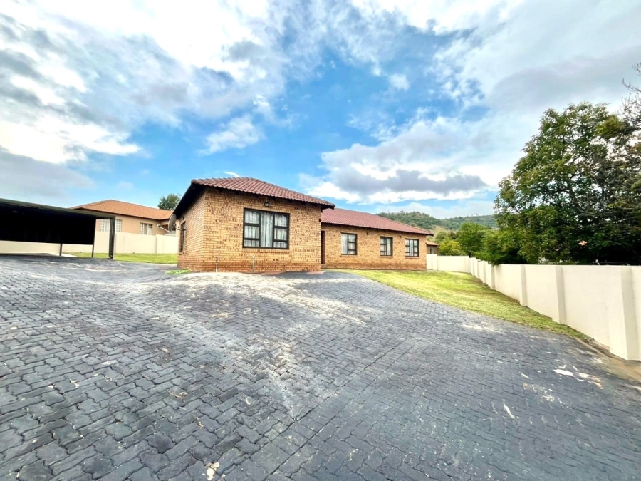 To Let 4 Bedroom Property for Rent in Cashan North West